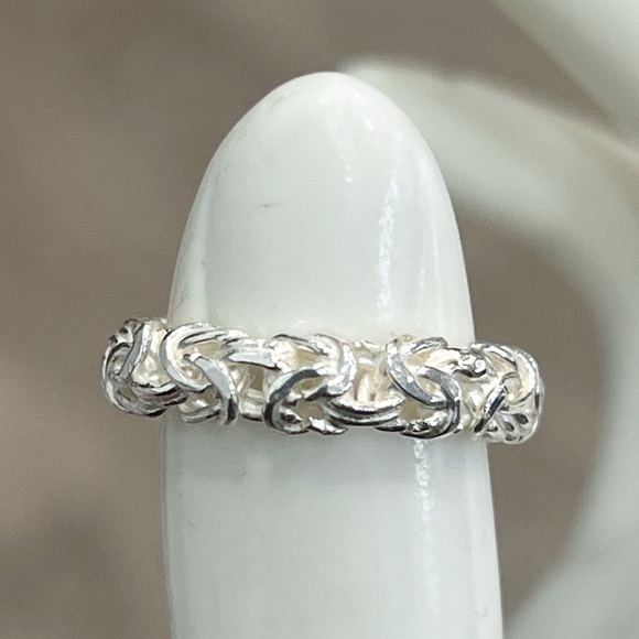 Sterling Silver Byzantine Ring Sz 7 - Picture 10 of 12